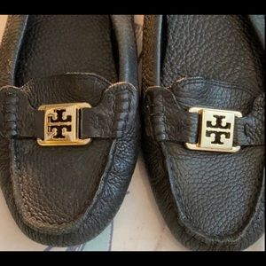 Tory Burch Black Kendrick driving loafer size 7.5